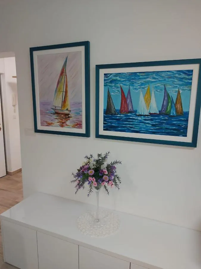 ספליט Central Apartment Bella 0*,